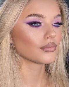 Make Up Viola, Lilac Eyeshadow Looks, Purple Eyeliner Looks, Smokey Purple Eye, Purple Glam Makeup, Makeup Morado, Purple Makeup Looks, Maquillage On Fleek