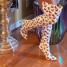 Beautiful Over The Knee Butterfly Designed Boots! #Papillon! White Fitted Boots With Flat Heel, Fitted White Boots With Flat Heel, Casual White Party Boots, Butterfly Boots, Shoe Show, Butterfly Design, Boot Sandals, Show Off, Shoes Heels Boots