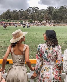 Polo Match Outfit, Horse Race Outfit, Kentucky Derby Outfit, Black Dress Outfit Casual, Race Outfit, Dresses For The Races, Aimee Song, Derby Outfits, Polo Outfit