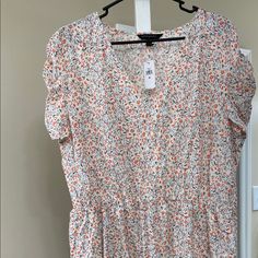 White Floral Patterned Dress From Banana Republic. Nwt - Never Worn! White Casual Viscose Dresses, White Viscose Midi Dress With Short Sleeves, White Viscose Summer Dress, White Short Sleeve Rayon Dress, Patterned Dress, Banana Republic Dress, Dress Patterns, Banana Republic, Colorful Dresses