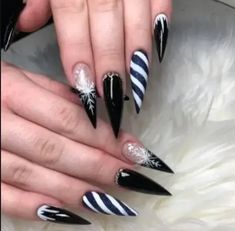 Black And White Christmas Nails, White Winter Nails, White Christmas Nails, Christmas Snowflakes Nails, Holiday Manicure, Black And White Christmas, Holiday Nails Christmas, Holiday Nail Designs, Gothic Nails