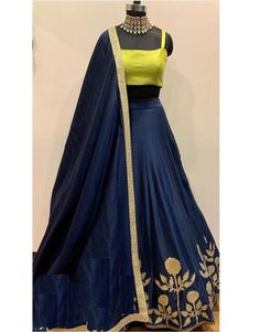 डिजाइनर कपड़े, Yellow Lehenga, Lehnga Dress, Salwar Designs, Half Saree Designs, Red Lehenga, Indian Gowns Dresses, Traditional Indian Outfits, Indian Lehenga