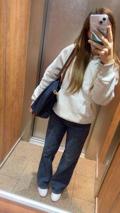 #navy #outfit #longchamp Bus Outfit Travel, Longchamp Navy Outfit, Navy Longchamp Bag Outfit, Long Champ Bag Outfit, Future Moodboard, Navy Longchamp, Longchamp Bag Outfit, Longchamp Le Pliage Outfit, Long Champ Bag