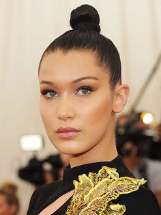 Basic topknots seem to be getting all of the attention lately. And we get it; we love them, too. But there's also a whole world of bun versatility out there just waiting to be explored by those outside of the ballerina community. Here, ten celebrity-inspired bun upgrades to try now. Gala Hair, Bella Hadid Hair, Semi Formal Hairstyles, Amazing Wedding Makeup, Gorgeous Wedding Makeup, Stars D'hollywood, Best Wedding Makeup, Wedding Makeup Tips