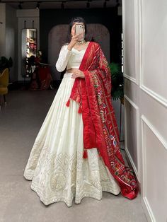 White Lehenga Choli, Mirror Work Lehenga, White Lehenga, Saree Bollywood, Georgette Lehenga, Stitched Lehenga