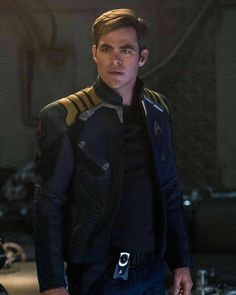 chris pine | Tumblr Kirk Star Trek, Blue Cosplay, Film Star Trek, Stylish Leather Jacket