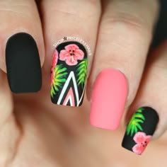 Palm leaves + hibiscus flowers! ✨ Nails Vacation, Unghie Nail Art, Tropical Nails, Nails 2021, Vacation Nails, Black Nail, Trendy Nail Design, Beach Nails