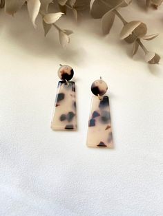 "Trapezoid Drop Earrings, Tortoise Shell Drop Earrings, Geometric Drop Earrings, Acetate Drop Earrings, Tortoise Dangle Earrings, For Her ❥ This listing is for ONE (1) PAIR of Earrings. Please choose color of your choice. ❥ ◐ Size Length - 40mm (1.57\" inch) Width - 9mm (0.35\" inch) ◐ DETAILS * ByLunari designs are made from genuine High-Quality Lightweight Cellulose Acetate (non-petroleum based). * All earrings have been created using Hypo-Allergenic (nickel, lead & cadmium free) Backs and Trendy Tortoiseshell Drop Earrings, Dainty Hoop Earrings, Earrings Geometric, Circle Ring, Cellulose Acetate, Shell Earrings, Earrings Photo, Gorgeous Earrings, Tortoise Shell