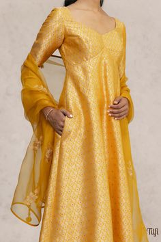 Yellow Brocade Banarasi Handloom Suit Set with Hand-embroidered Dupatt - Tilfi Yellow Brocade Suit, Kurthi Design, Brocade Suits, Banarasi Suit, Dainty Rose, Silk Kurta, Brocade Dresses, Blouse Neck, Katan Silk