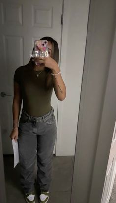 Outfits With Jordans Fashion Styles, Basic Outfits For Work, Army Green Shirt Outfit, Family Dinner Outfit, Street Fashion Outfits, T Shirt Bodysuit, Freshman Outfits, Latina Outfits, Latina Fashion Outfits