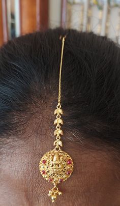 22 karat gold 'lakshmiji' maang tikka with beads - papidi billa 

enhance your beauty with the exquisite 22 karat gold 'lakshmiji' maang tikka with beads - papidi billa indulge yourself in the captivating allure of this 22 karat gold 'lakshmiji' maang tikka with beads - papidi billa, meticulously crafted in india by totaram jewelers. designed for women of all ages, this stunning piece of jewelry showcases the brilliance of indian craftsmanship. featuring a total gross gold weight of 5.200 grams, Papidi Billa, 22k Gold Jewelry, Maang Tikka, Enhance Your Beauty, Jewelry Showcases, Gold Jewelry Indian, Gifts For Adults, Online Jewelry Store, 22k Gold