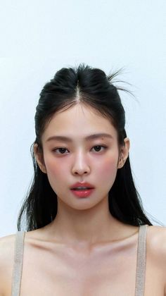 Jennie Clean Makeup Look, K Pop Eyebrows, Jennie Clean Makeup, Korean Fresh Makeup Look, Student Makeup Look, Jisoo Makeup Look, Warm Makeup Looks For Brown Eyes, Warm Tone Makeup Korean, Korean Blush Makeup