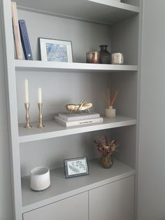 Alcove shelf styling Styling Alcove Shelves, Sitting Room Shelving Ideas, Alcove Shelf Styling, Alcove Decor, Grey Bookshelves, Floating Shelves Books, Taupe Living Room