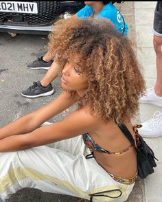 Outfitinspo Style, Hawaii Aesthetic, Curly Fro, Summer Photos