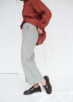 "DESCRIPTION Creating different casual outfits will be easy with this minimal and versatile pair of pants called Ocean. Be it a walk with a friend or a semi-formal meeting, the high-waisted Ocean pants will not let you down when paired with any kind of blouse or shirt. The topstitched elastic waistband, deep front pockets, and wide legs are the minimal details that can help you get the maximum. SIZING AND FIT This garment is true to size, and we recommend choosing the size you usually wear. If y Wide Linen Pants, Linen Culottes, Simple Linen, Linen Dress Summer, Pants Linen, Skirt With Buttons, Summer Linen, Linen Skirt, Linen Trousers