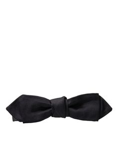 DOLCE & GABBANA Bow Tie Absolutely stunning, 100% Authentic, brand new with tags Dolce & Gabbana exclusive bow tie. Color: Black Model: Tied Material: 100% Silk Adjustable length neck strap, one size Made in Italy 50's Costume, Black Bow Tie, Fringe Scarf, Mens Bow Ties, Black Model, Black Bow, Neck Strap, Dolce & Gabbana, Black Silk