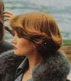 The Wedge, a classic, beautifully executed. Vidal Sassoon Haircut, 1970s Beauty, 1970's Hair, Luxury Hairstyles, 1970s Aesthetic, Dorothy Hamill, 1970s Hairstyles, High Fashion Hair