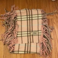 Authentic Burberry London Pink Classic Nova Print Double Cashmere Fringed "Happy" Scarf -Burberry London Cashmere Scarf -Pink -Plaid Print -Featuring Fringe Edges Red Wool Scarf, Scarf Burberry, Burberry Pink, Travel Scarf, Burberry Scarf, Burberry Vintage, Checked Scarf, Square Silk Scarf, Burberry Accessories