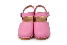 Kids clog sandal in pink leather with an adjustable ankle strap and closed toe, made on our varnished wooden bottoms.- Pink leather- Varnished Troentorp Clogs' wooden bottoms- Alderwood footbed for ultimate moist absorption- Heel Height: 5.5 cm- Width: Regular Summer Slingback Clogs With Rubber Sole, Pink Closed Toe Sandals With Buckle Closure, Pink Rubber Sole Clogs For Spring, Pink Slip-on Clogs With Removable Insole, Pink Spring Clogs With Rubber Sole, Pink Casual Sandals With Wooden Heel, Pink Closed Toe Sandals With Rubber Sole, Pink Leather Clogs With Removable Insole, Pink Mules With Wooden Heel And Round Toe