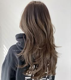 Haircut Selfie, Photo Hijab, Brown Hair Looks, Brown Hair Inspo, Hair Inspiration Long, Brunette Hair With Highlights, Hairstyles For Layered Hair, Cute Hairstyle, Haircuts Straight Hair