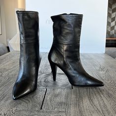 - Designer = Iro - Size = 9m(39). Trunk 55 - Msrp = $695 - Iro Made In Portugal Size 9m (39) Genuine Black Leather Classic Heeled Boots - Sueded Side Zip Interior - Heel Height = 10.5cm - Height Measured At Top Tip Of Boots To Bottom Tip Of Heel = Approximately 29cm - Circumference Measured At Top Tip Of Boot All Around = Approximately 31cm - Classic Timeless Piece. Perfect For All Of Your Jeans, Dresses,Skirts And More Trunk 55 Leather Pointed Toe Boots For Night Out, Calf Leather Boots With 4-inch Heel And Pointed Toe, Evening Boots With Pointed Toe And Leather Lining, Evening Pointed Toe Boots With Leather Lining, Chic Heeled Boots With Snip Toe And Leather Lining, Chic Snip Toe Heeled Boots With Leather Lining, Chic Heeled Boots With Leather Lining And Pointed Toe, Chic Boots With Leather Lining And Pointed Toe, Chic Heeled Boots With Pointed Toe And Leather Lining