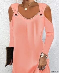 KatyKey - Chic Eyelet Cold Shoulder Dress: A Stylish and Casual Choice Winter Knit Sweater, Chic Type, Classy Casual Outfits, Classy Casual, Daily Dress, Casual Tank Tops, Estilo Casual, Dress Fabric, Casual Dresses For Women