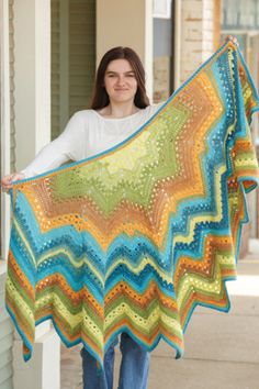 6 day crochet pattern Circle Shawl, Carnival Ideas, Fast Crochet, Knit Top Patterns, Crochet Cardigans, Crochet Poncho Patterns, Crochet Shawls And Wraps, Crochet Shawls, Crochet Stars