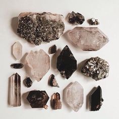 Crystals ✨ #crystals #magical Aesthetic Crystal Pictures, Crystal Collection Aesthetic, Witchy Color Palette, Black Pinterest, Karma Yoga, Yennefer Of Vengerberg, Summer Street