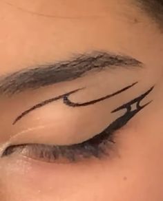 Crazy Eyeliner Looks, Eyeliner Ideas Creative, Cool Eyeliner Looks, Artistic Eyeliner, Cool Eyeliner, Funky Makeup