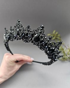 ❤ Beautiful black crystal bridal crown, gothic tiara for your special day! Black crown made of elegant black crystals and black jewelry wire. ❤ Gothic crown is the perfect wedding hair accessory for the bride. ❤ Perfect for brides and bridesmaids! It is a perfect way to add glamour and sparkles to your wedding updo. ❤ Handmade ❤ You are welcome with custom inquiries Black Swan Crown, Black Crystal Crown, Spooky Clothes, Evil Queen Crown, Mafia Wedding, Gothic Tiara, Gothic Headpiece, Gothic Wedding Theme, Ariel Wedding