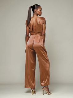 This soft satin jumpsuit features a flattering v-neck design, making it the perfect choice for mothers of the bride. Its dress pantsuit style provides comfort and elegance, while its high-quality material ensures a polished look. Stay stylish and comfortable on that special day with our jumpsuit. Dress Pantsuit, Satin Jumpsuit, Peacock Green, Mother Of The Bride Dress, Different Fabrics, Mother Of The Bride Dresses, Polished Look, Bride Dress, Dress Details