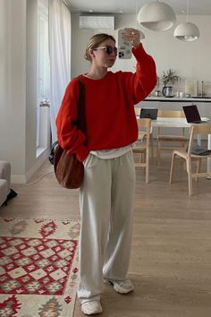 Red Sweater Outfit, Stile Hijab, Nashville Outfits, Diy Vetement, Looks Party, Dinner Outfits, Red Sweater, Brunch Outfit, 가을 패션