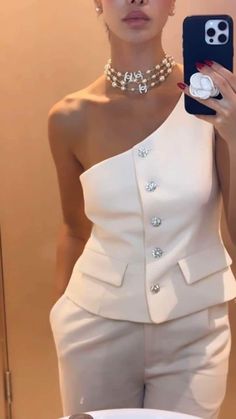 Effortlessly Chic Outfits, Classy Dress Outfits, Stylish Clothes For Women, Fashion Mistakes, Classy Dress, Elegant Outfit, Sewing Inspiration