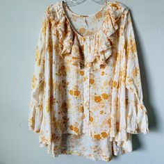 Free People Tea Combo Floral Oversized Ruffle Bell Sleeve Blouse Sz Xs Nwt B-Lb Color: Orange Cream Description: Button Front, Fabric: Viscose Approximate Across Measurement: Bust 37" Length 30" Sleeve 23" Great Condition Smoke Free Pet Free Storage Orange Ruffles Blouse For Day Out, Flowy Orange Blouse With Floral Print, Orange Flowy Long Sleeve Tops, Flowy Orange Floral Print Blouse, Orange Bohemian Blouse For Spring, Orange Fall Blouse For Daywear, Fall Orange Blouse For Daywear, Orange Long Sleeve Blouse With Ruffles, Orange Fall Tops For Daywear