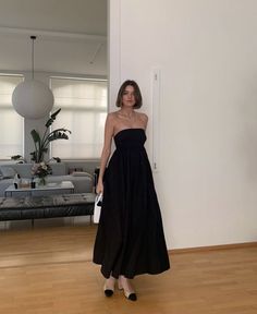 Black Strapless Dress Outfit, Midi Black Skirt Outfit, Strapless Dress Outfit, Midi Black Skirt, Money Dress, Black Skirt Outfits, Modest Casual Outfits, Diva Dress, Black Attire