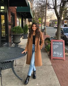 Aritzia Long Sleeve, Viviane Audi, Outfit Coat, Jeans Winter, New York Outfits, Church Outfit, Abercrombie Jeans, Europe Outfits