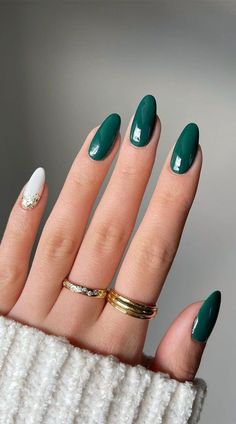 Emerald Nails, Eye Glitter, Dark Green Nails, Winter Dance, Nagellack Trends, January Nails, Easy Nails, Smink Inspiration