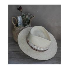 Chapeau de véritable paille de Panama - FARNIENTE Shop directly with Chapolala to get -15% off and discover many more designs! www.chapolala.com / chapolala.sumupstore.com 100% fait mains 100% made in France - Camargue Paille raffia premium Eléments : tissu de coton épais et fatiguée pour un look vintage, bandeau coton peint mains, bandeau de cuir, coquillages Calotte - 11 cm bords 8 cm (peut etre ajustee sur demande Disponible sous 7-15 jours sur commande en votre taille Plus de modèles sur www Summer Fedora Panama Hat Made Of Palm Leaf, Western Straw Hat With Flat Crown For Beach, Western Style Straw Hat For Beach With Flat Crown, Cream Toquilla Straw Hat Bands For Vacation, White Panama Hat With Flat Crown For Summer, White Flat Crown Panama Hat For Summer, Western Panama Hat With Flat Brim, Natural Flat Crown Panama Hat For The Beach, Beige Palm Leaf Hat With Flat Brim