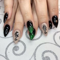 Harry Potter nails Maquillage Harry Potter, Art Harry Potter, Inner Witch, Sharp Nails, Iconic Symbols