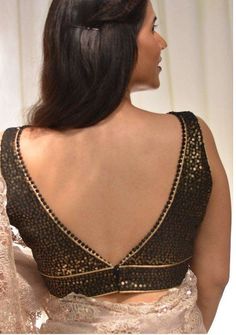 V Neck Blouse Designs, Black Velvet Blouse Design, Sleeveless Blouse Pattern, V Neckline Blouse, Neck Blouse Designs, Lengha Blouse Designs, Brocade Blouse Designs, Black Velvet Blouse, Golden Blouse