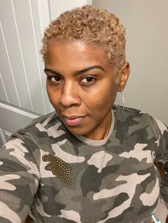 Rose Gold Pixie Haircut Black Women, Ash Brown Pixie Haircut, Blonde Twa Black Women, Honey Blonde Twa, Honey Blonde Pixie Haircut Black Women, Honey Blonde Pixie Cut, Curly Twa, Tapered Hairstyles