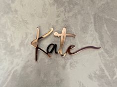 Elegant rose gold sign, large room decoration, family name, rose gold name, rose gold decor, name sign rose gold, rose gold mirror sign Wedding Theme Rose Gold, Gold Mirror Sign, Bed Showroom, Blush Wedding Theme, Charcoal Walls, Blush Decor, Free Standing Letters, Rose Gold Decor, Mirror Sign