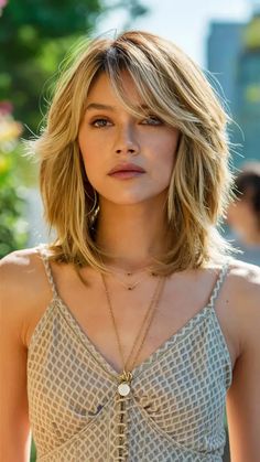 90s Hair Shoulder Length, 90s Layered Bob With Bangs, Blake Lively Haircut, Hairstyle Trends 2023, Blonde Lob With Bangs, Shoulder Length Hair Ideas, Drew Barrymore Hair, Kaley Cuoco Hair, Lob Haircut Layered