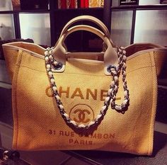 Chanel jute tote Sac Michael Kors, Bag Obsession, Beautiful Handbags, Coco Chanel