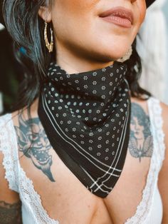 100% cotton Dimensions: 22.5"x 22.5" Bandana Scarf Outfit, Western Birthday Outfit, Western Grunge Style, Western Bandana, Bandana Neck Scarf, Cowboy Bandana, Bandana Outfit, Boho Witch, Bandana Neck