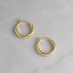 Minimalist hoop earrings that are super comfortable and great for everyday wear! Perfect for any occasion! Made of 925 Sterling Silver We use a THICK plating of 14k Gold or Rhodium for a piece that will last you years to come! 20mm Diameter 3.5mm Thickness Super lightweight Nickel-free & hypoallergenic - Great for sensitive ears! Sold as a pair Recycled Metal, Sensitive Ears, Free Giveaway, Precious Metals, Timeless Pieces, Silver Gold, Everyday Wear, Hoop Earrings, Plating