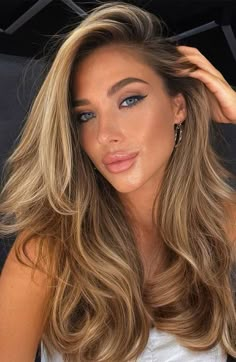 Champagne Hair Colour, Natural Honey Highlights, Honey Blonde Balayage On Dark Brown Hair, Golden Blonde On Dark Hair, Dark Brown Hair With Honey Highlights Golden Blonde, Summer 24 Hair Color, Dark Golden Blonde Highlights, Trendy Hair Colours 2023, Dark Root Honey Blonde Hair