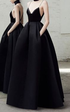 ifihadaredcarpet: “Alex Perry Pre-Fall 2018 ” Satin Outfit, Mode Prints, Prom Dress Black, Strapless Prom Dresses, Velvet Gown, Alex Perry, Beauty Dress, Outfit Winter, Black Prom Dresses