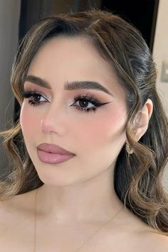 Maquillaje buchifresa, makeup girly looks, buchona, buchifresa makeup, girly, pink, fresa, makeup, eyeliner, eyeshadow, eyelashes, makeup buchifresa de día, makeup looks, inspos. Quince Mom Makeup, Makeup Social, Wedding Eye Makeup, Girly Makeup