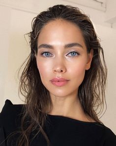 Runway Beauty, Luscious Hair, Portrait Photos, Skin Complexion, Natural Beauty Tips, Victoria Secret Angels, Highlighter Makeup